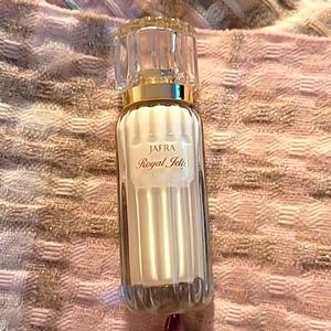 New in box JAFRA Limited Edition Royal Jelly Milk Balm Moisture Lotion